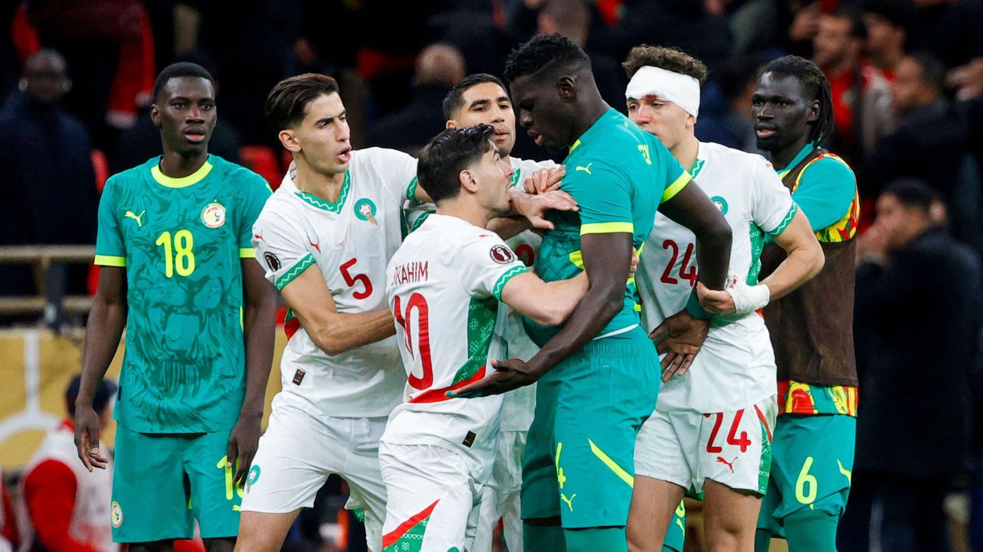 Rudelbildung beim Afrika-Cup Finale zwischen Senegal und Marokko