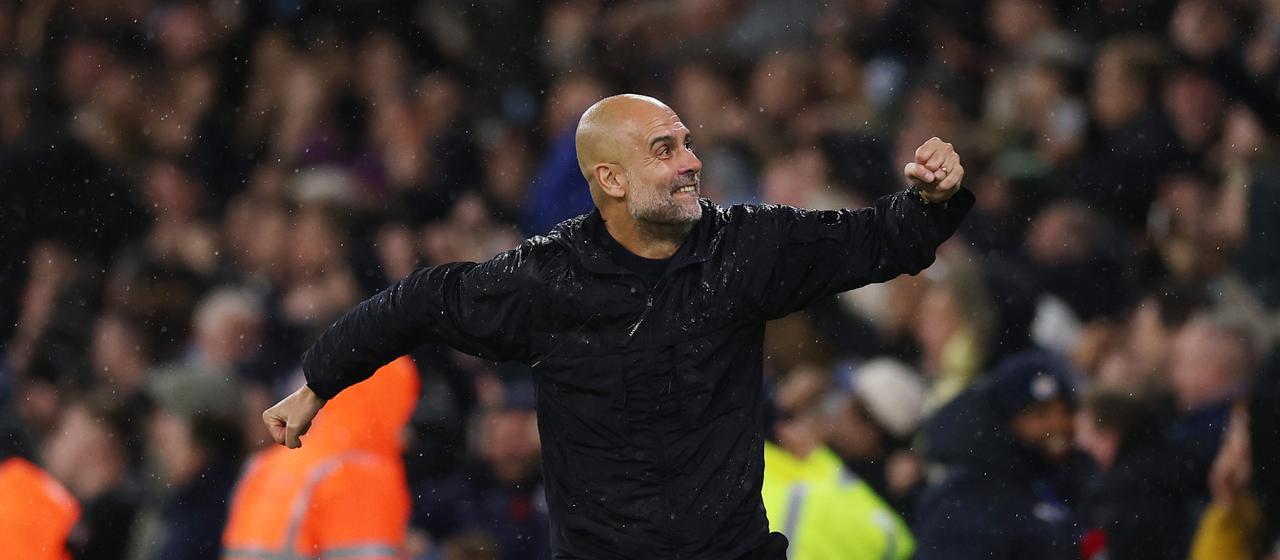 Pep Guardiola feiert ein Tor im Spiel gegen den FC Liverpool