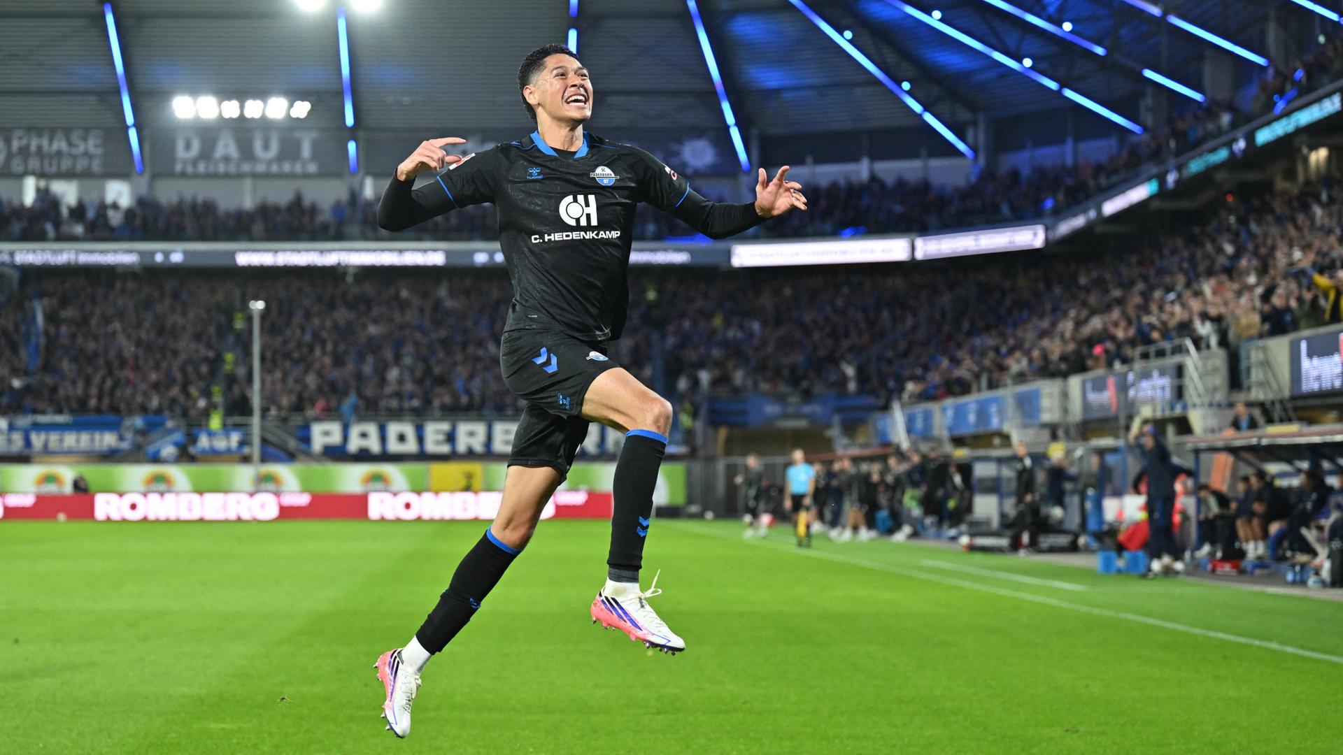 Santiago Castaneda feiert sein Tor zum 1:0. | dpa