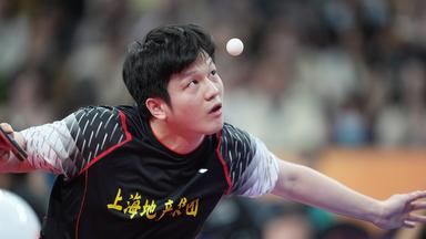 Der Tischtennis-Olympiasieger Fan Zhendong bei einem Match