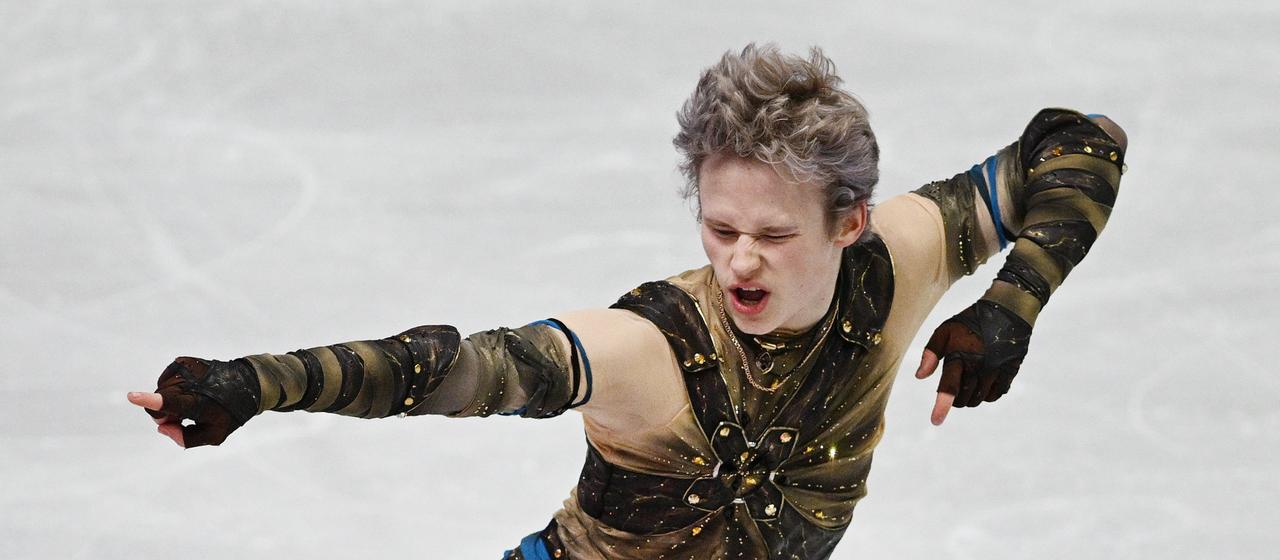 Nach Olympia-Drama: "Vierfach-Gott" Malinin führt bei WM deutlich | sportschau.de