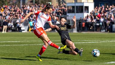 Jovana Damnjanovic schießt aufs Tor