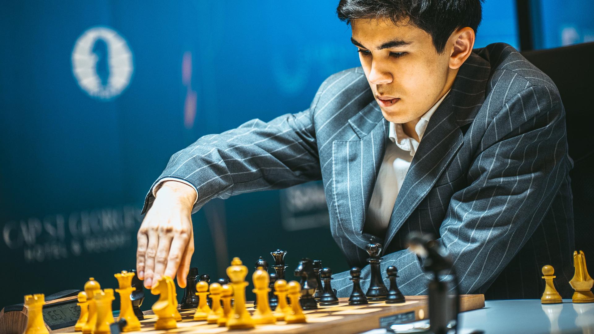 Javokhir Sindarov begeistert bei Kandidatenturnier zur Schach-WM