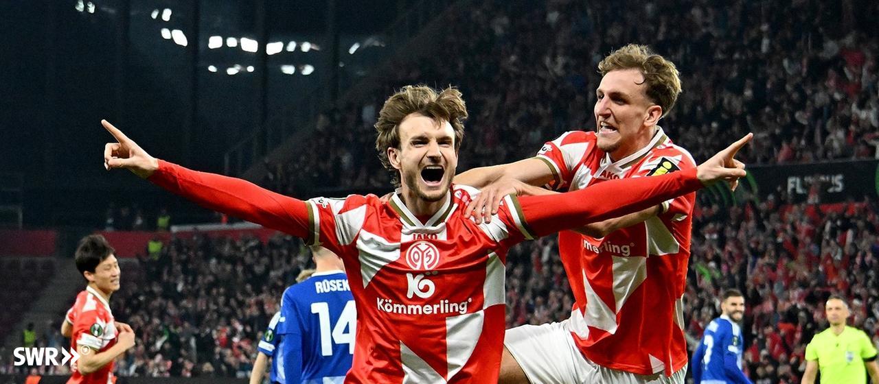 Stefan Posch von Mainz 05 bejubelt sein Tor gegen Olmütz. 