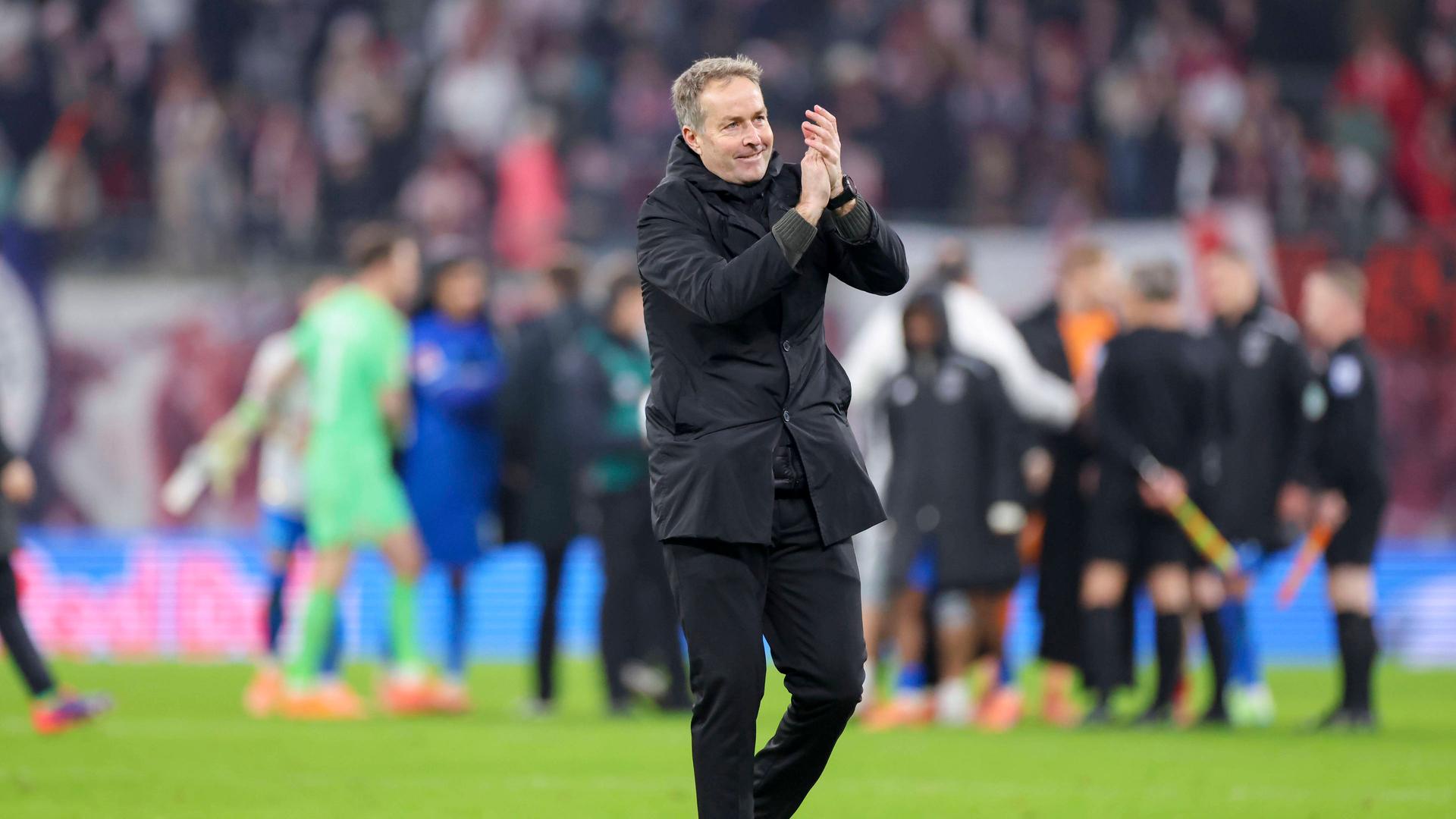 Leverkusens Trainer Kasper Hjulmand nach der Bundesliga-Partie gegen RB Leipzig | IMAGO/DeFodi Images