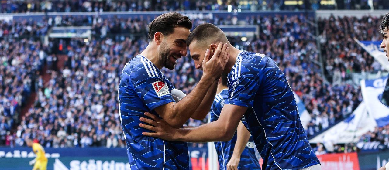 Kenan Karaman feiert mit Hasan Kurucay