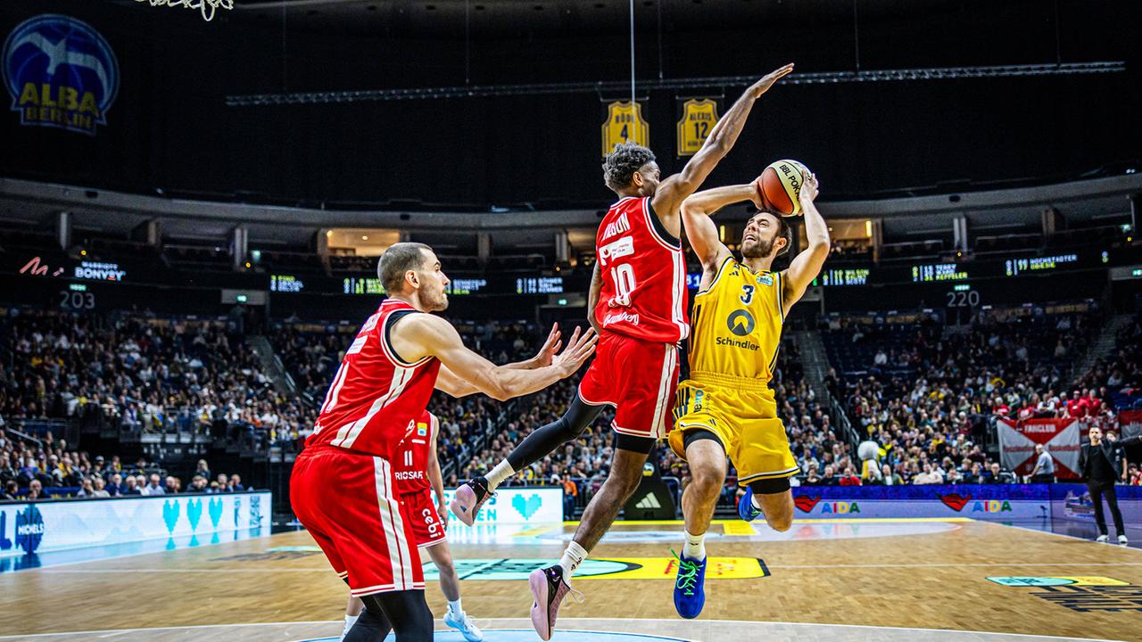 Round of 16 in the BBL Cup: Alba defeats defending champion Bamberg