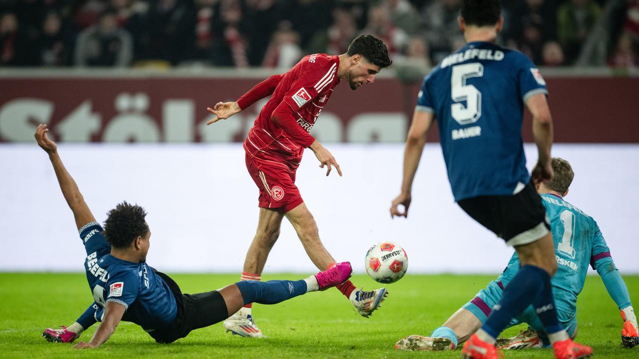 D-sseldorf-siegt-und-zieht-Arminia-in-den-Abstiegskampf