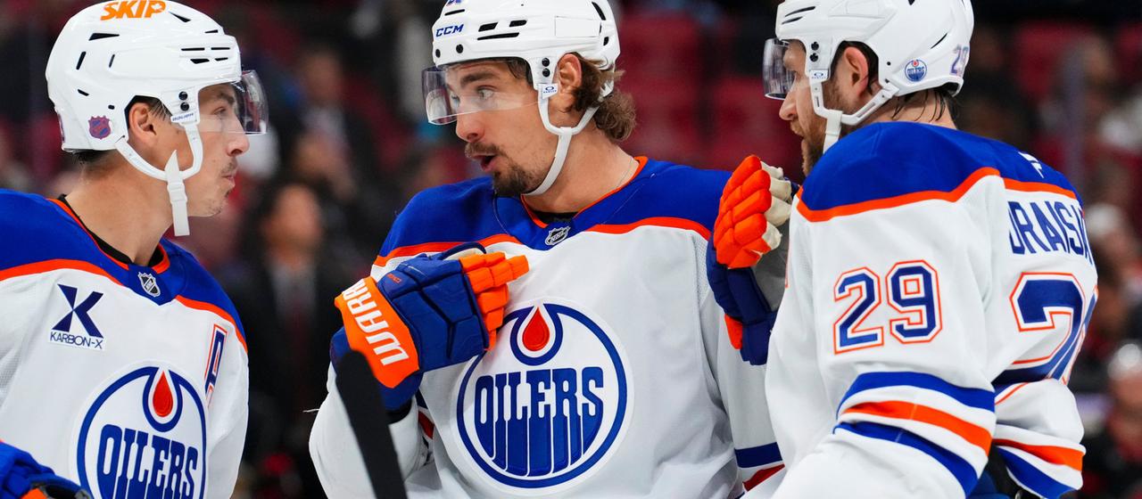 Oilers-Spieler Ryan Nugent-Hopkins (v.l.) mit David Tomasek und Leon Draisaitl
