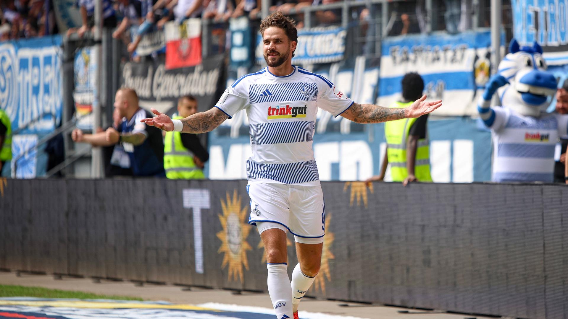 Duisburg bezwingt auch Würzburg und grüßt von der Spitze