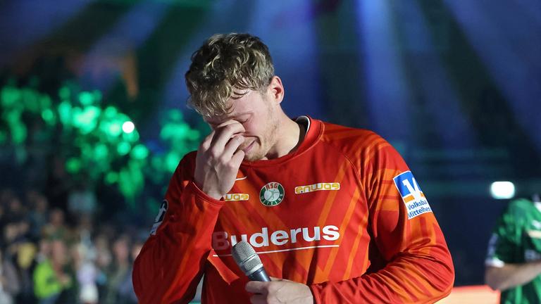 Till Klimpke war beim Abschied von der HSG Wetzlar sichtlich bewegt.