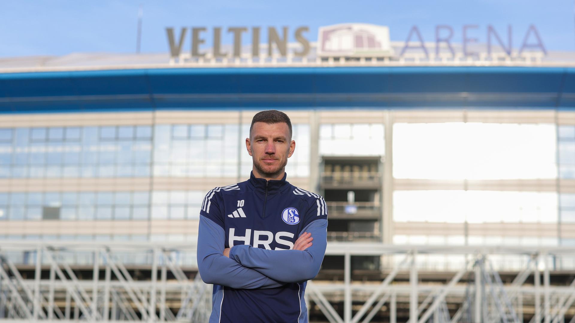 Jetzt offiziell: Edin Dzeko bleibt ein weiteres Jahr auf Schalke