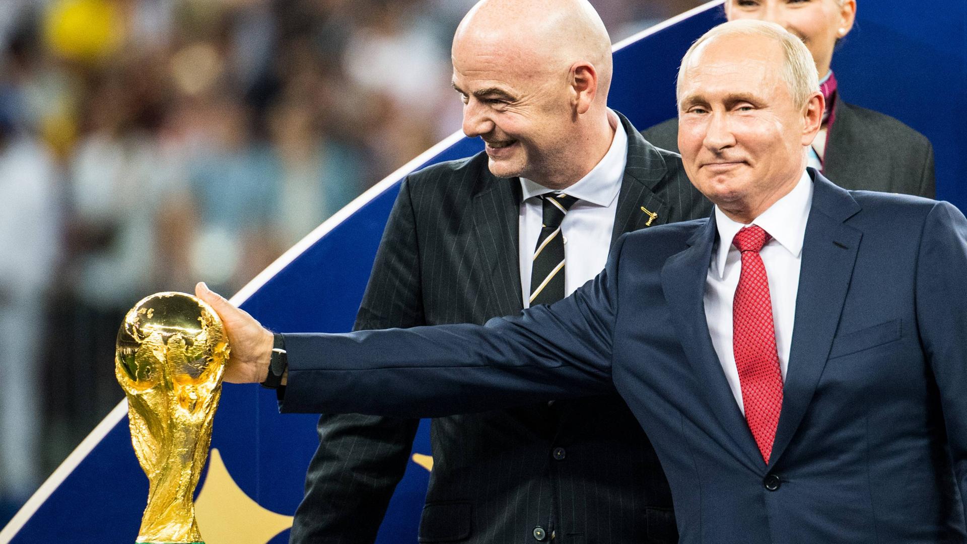 Russlands Rückkehr wird auch im Fußball Thema