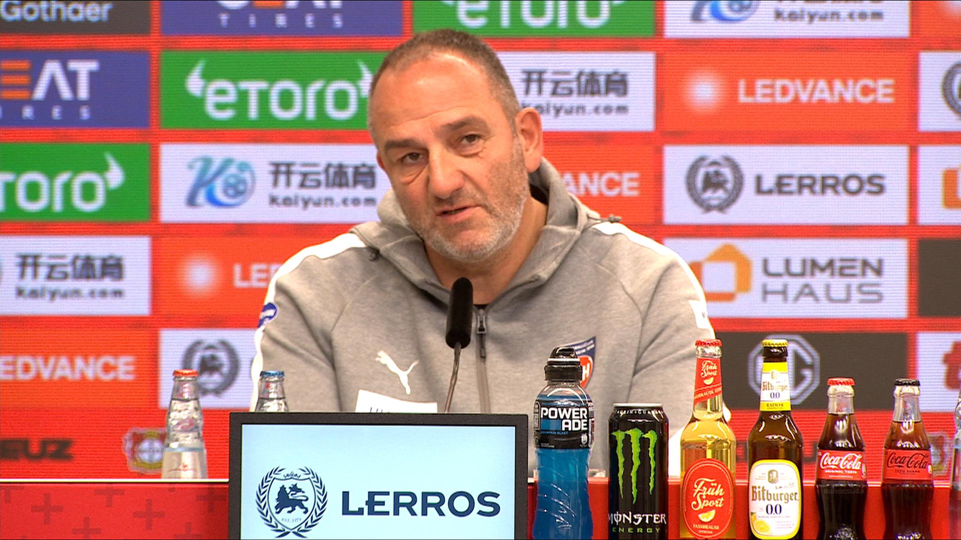 Frank Schmidt auf der Pressekonferenz | sportschau