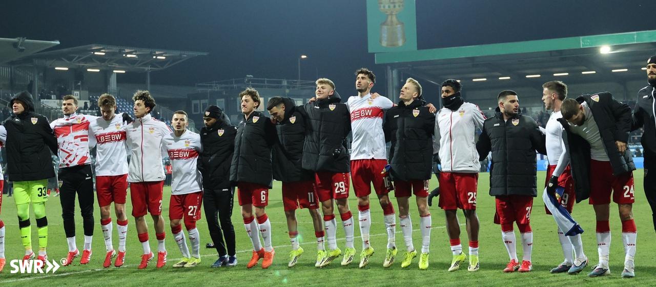Die Spieler des VfB Stuttgart feiern den Sieg bei Holstein Kiel