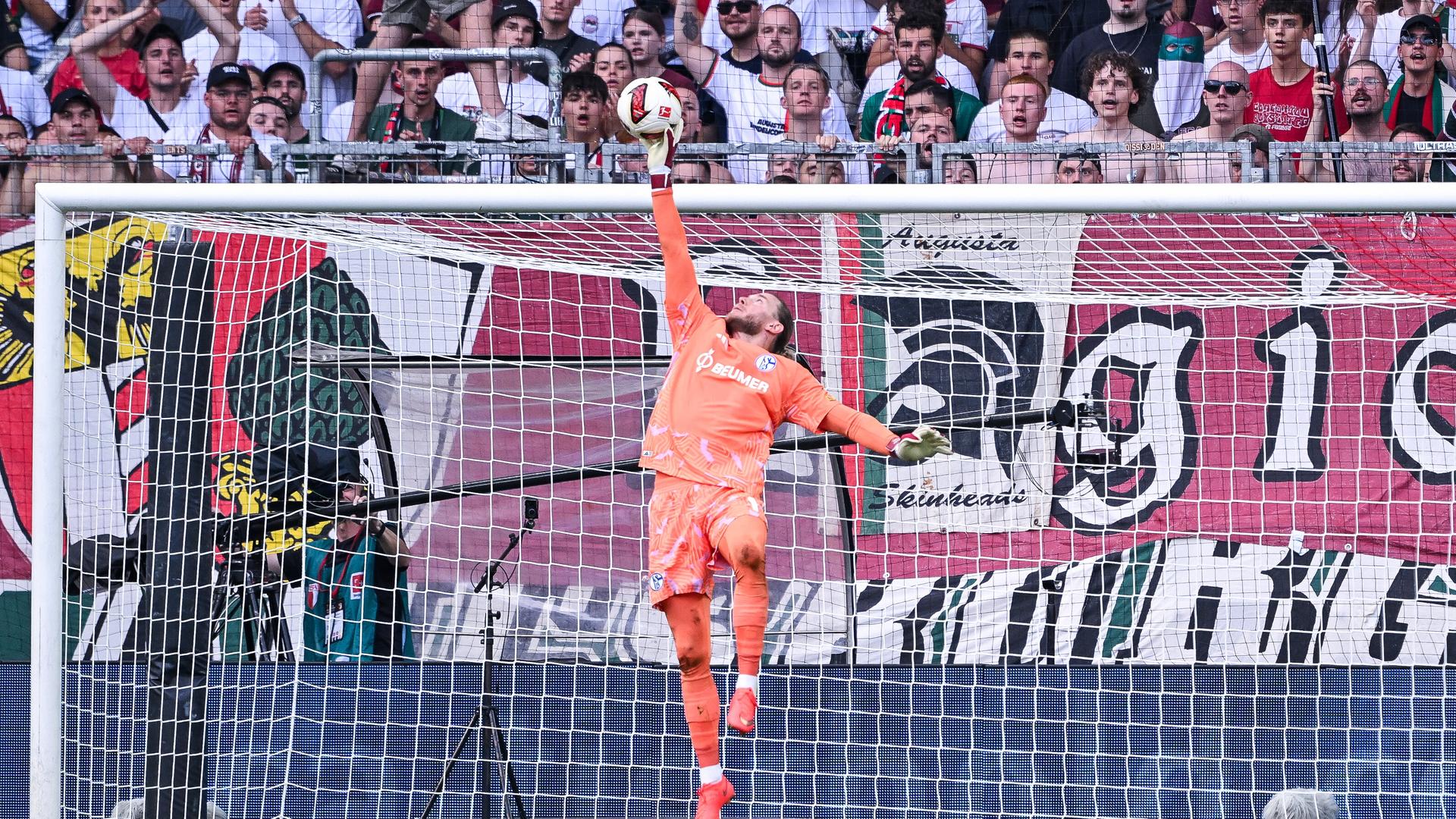 Torwart Loris Karius pariert den Ball | picture alliance / KROEGER/RHR-FOTO | KROEGER/RHR-FOT