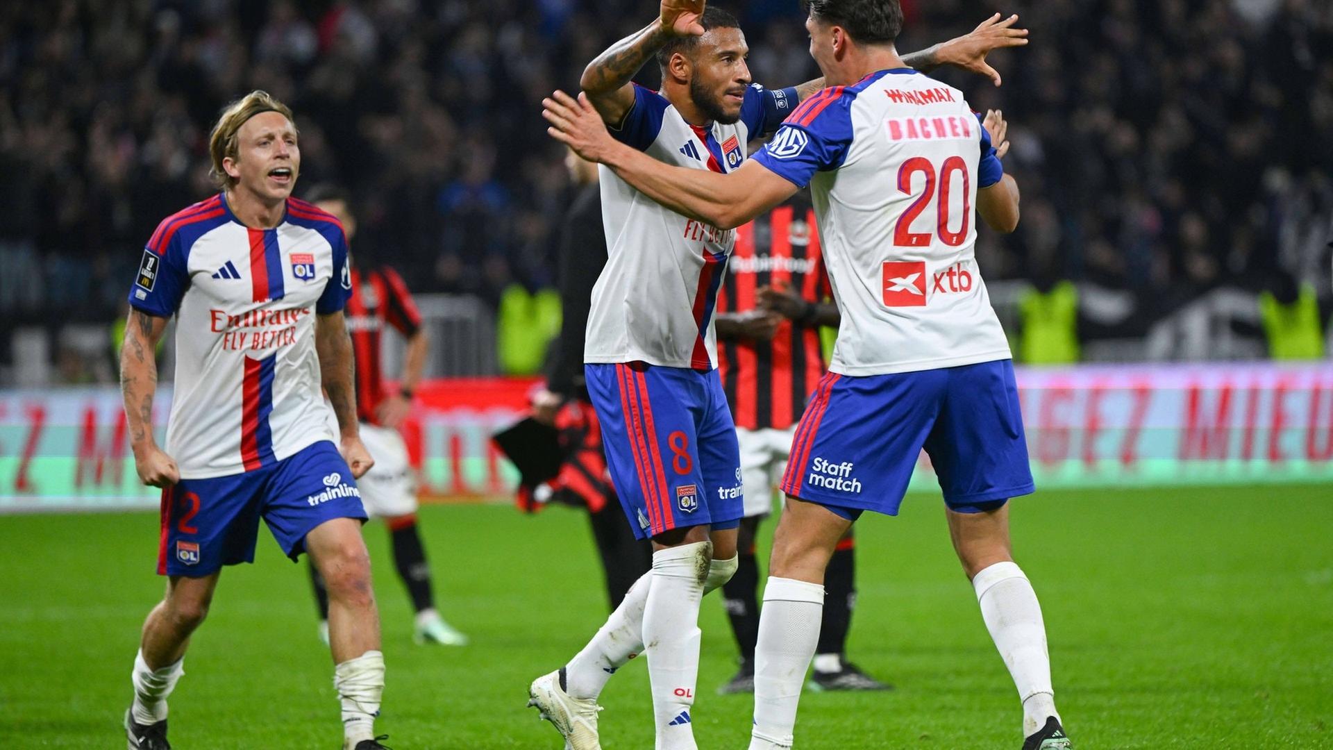 Olympique Lyon, Spieler und Trainer Fonseca | IMAGO, PsnewZ