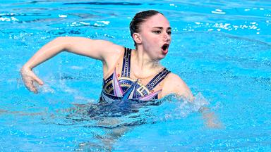 Klara Bleyer während einer Kür im Wasser