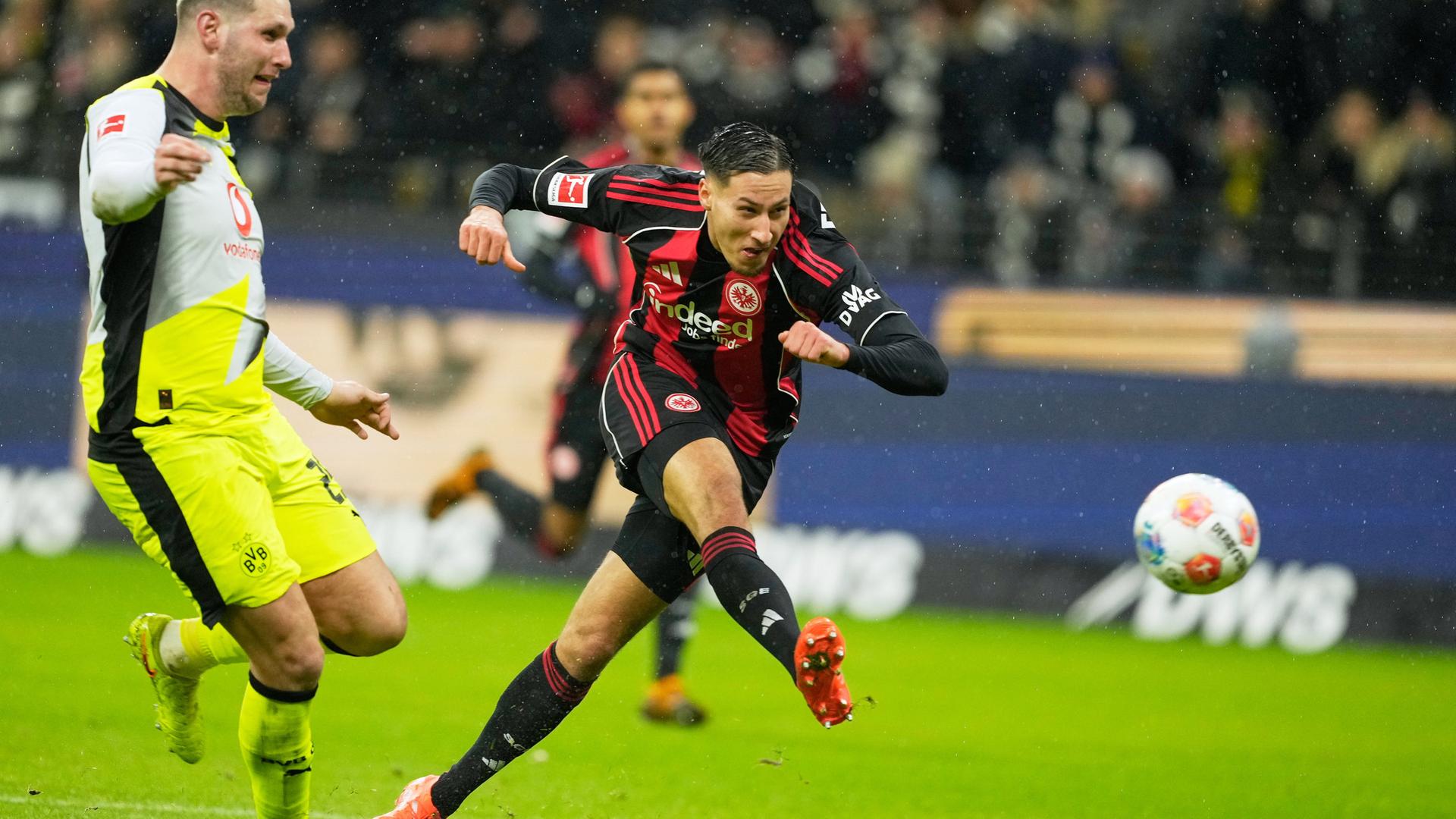 Younes Ebnoutalib beim Torschuss | AP