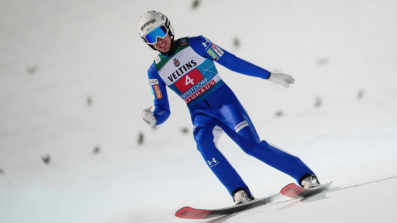 skispringen-in-oberstdorf-skispringer-begr-en-disqualifikation-von-zajc