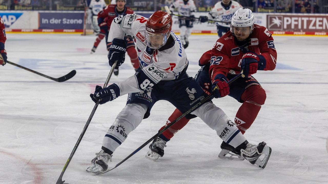 Schwenninger Wild Wings gewinnen bei den Adler Mannheim 2:1