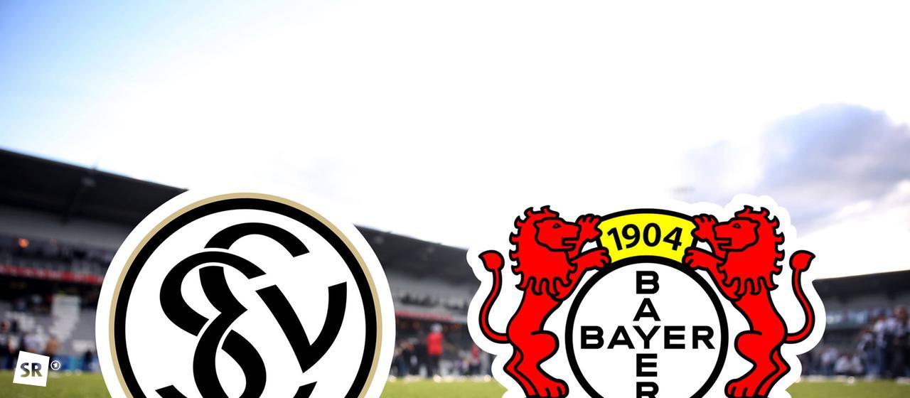 Bildcollage: Die Logos von SVE und Bayer Leverkusen auf dem Rasen des Fußballstadions an der Kaiserlinde