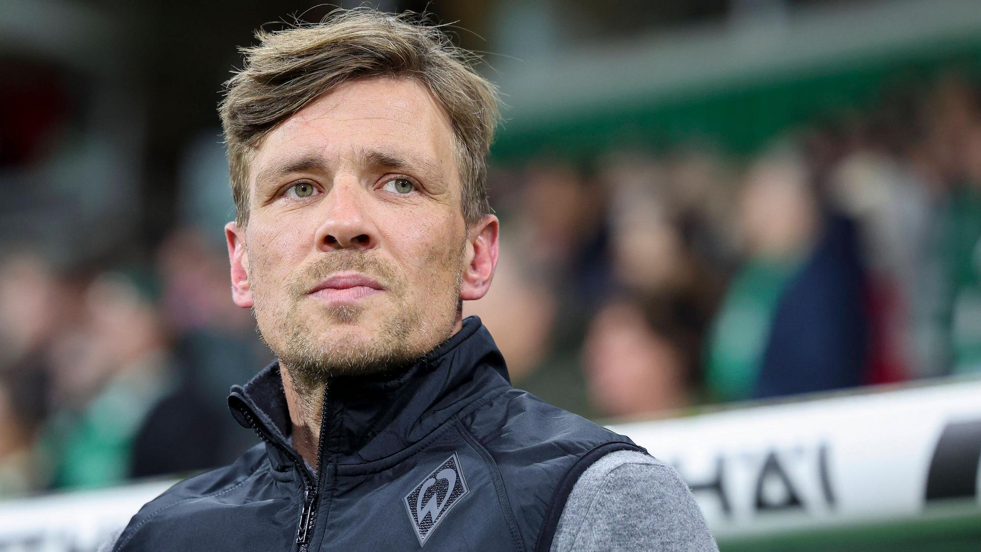 Clemens Fritz steht im Weser-Stadion. | Imago | DeFodi Images