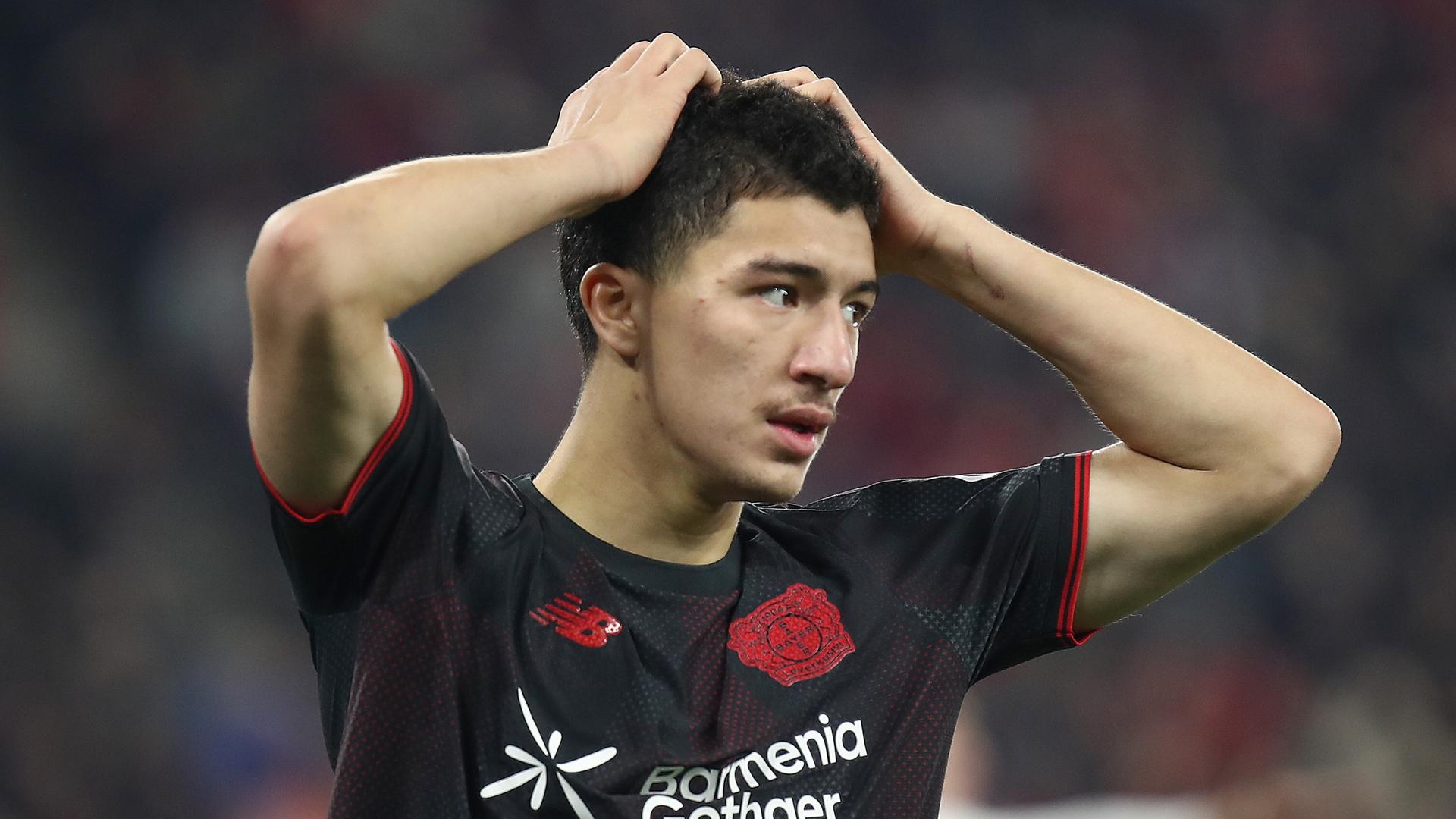 Ibrahim Maza mit den HÃ¤nden am Kopf | AP Thanassis Stavrakis