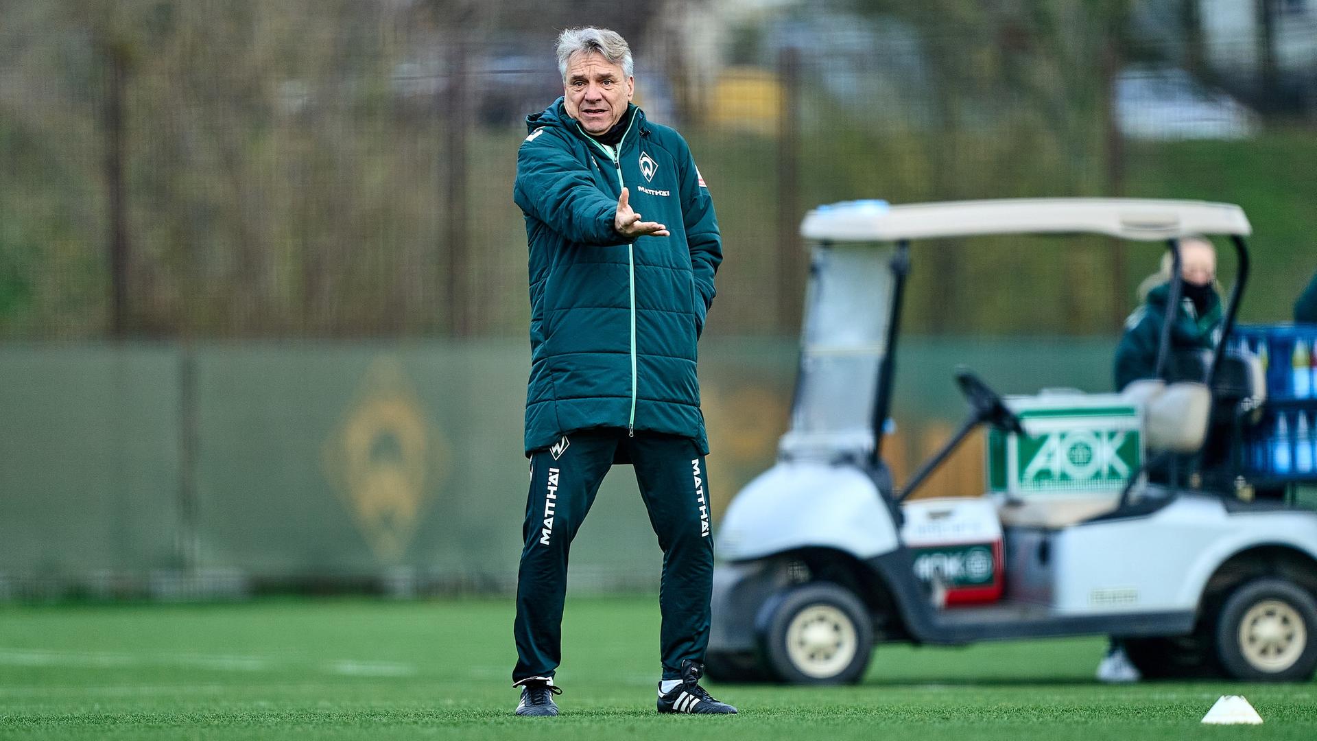 Horst Steffen gibt Kommandos im Training. | Gumzmedia | Andreas Gumz
