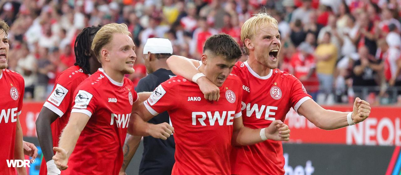 Jubel um den Torschützen per Elfmeter Semir Telalovic 