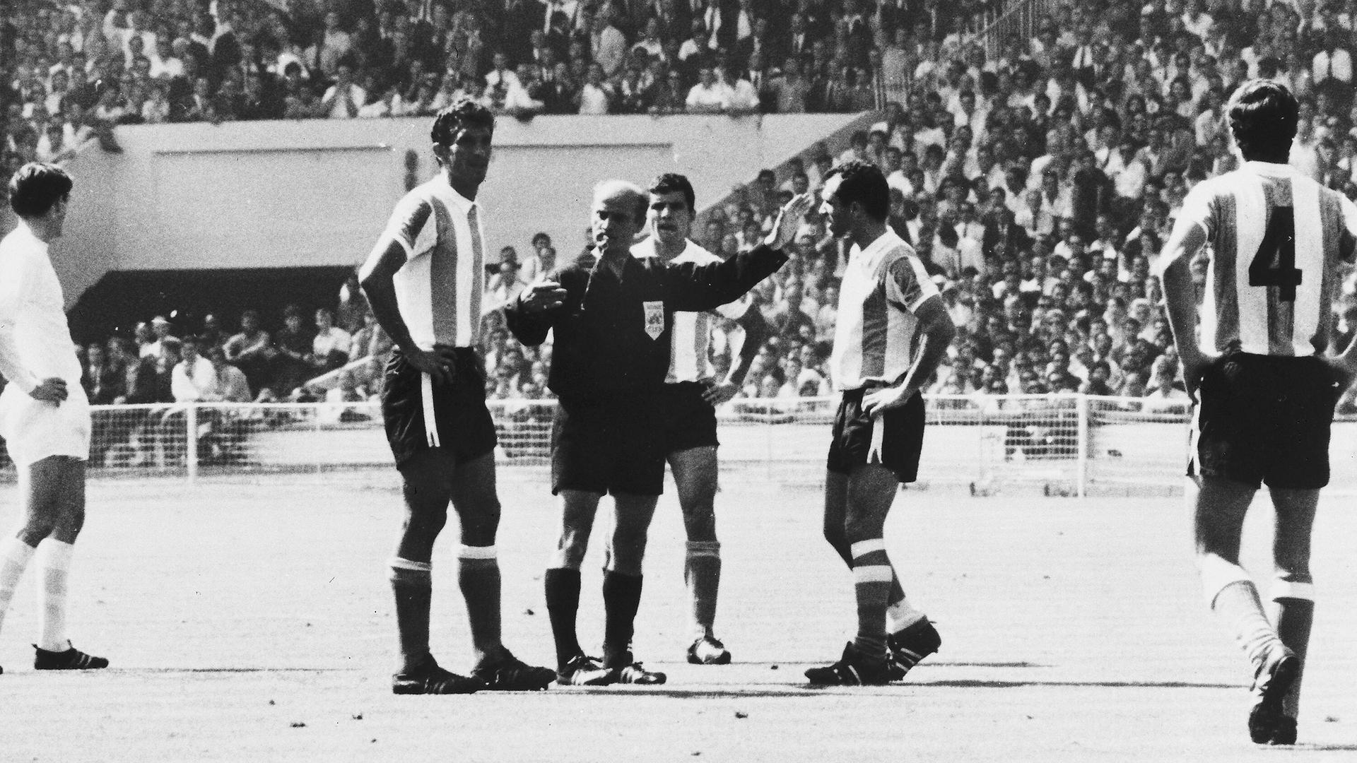 WM-News: "Geburtshelfer" der Roten Karte: Antonio Rattín ist tot