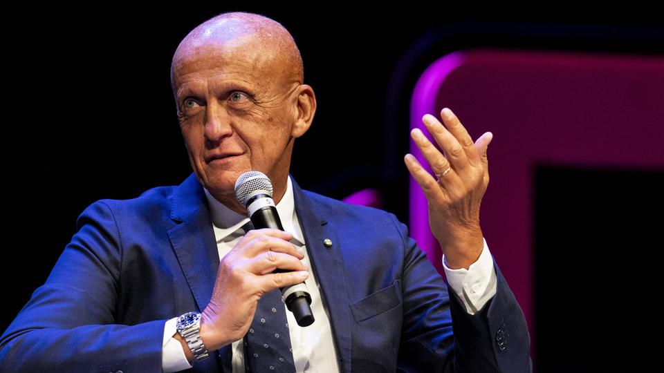 FIFA-Schiedsrichterchef Pierluigi Collina | FIFA FIFA-Schiedsrichterchef Pierluigi Collina