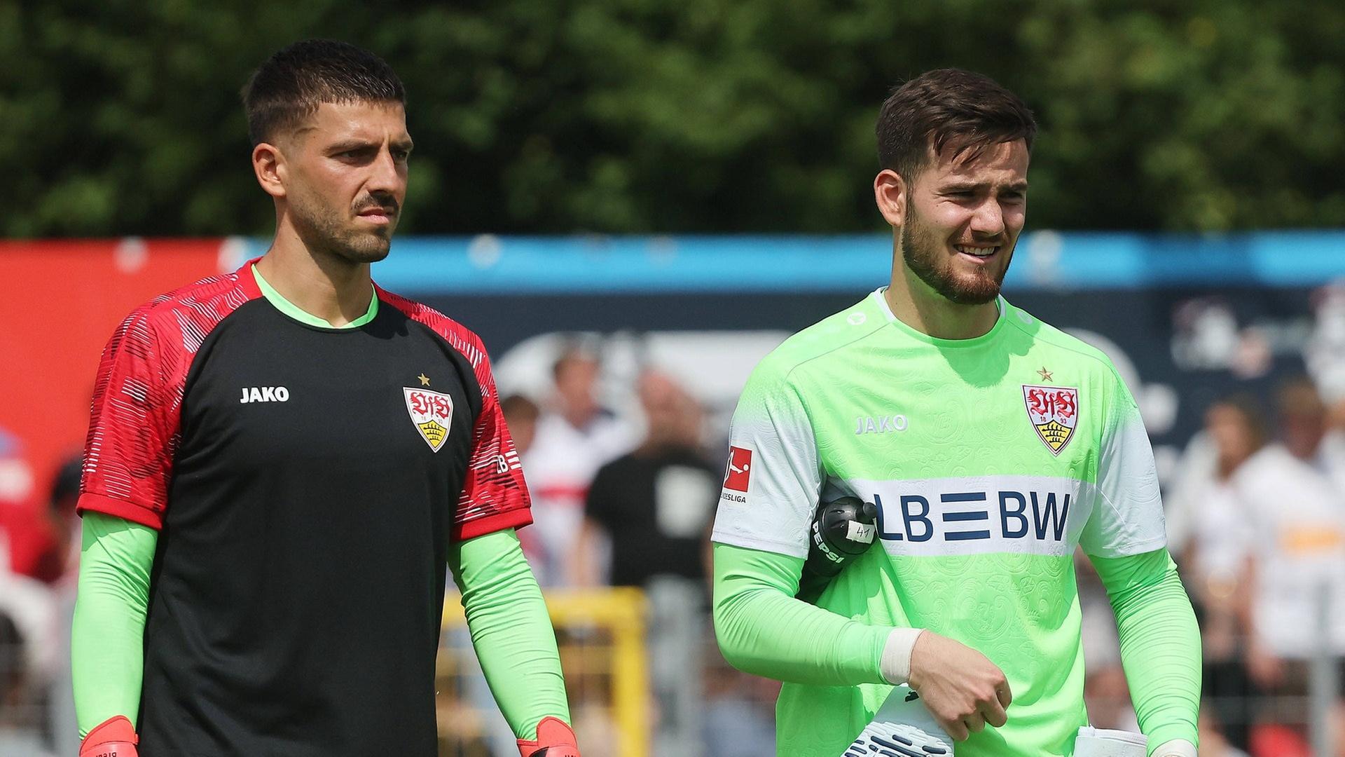 Fabian Bredlow (links) und Dennis Seimen vom VfB Stuttgart | IMAGO, IMAGO / Pressefoto Baumann