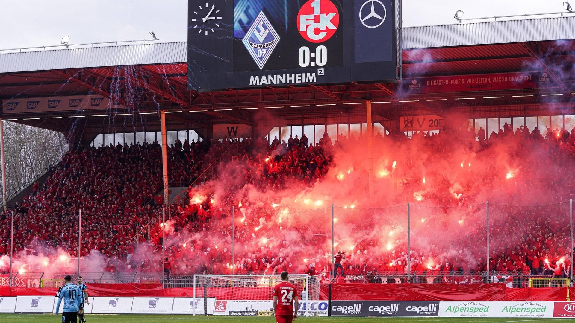 Bei Waldhof gegen den FCK soll es krachen - aber nur auf dem Platz