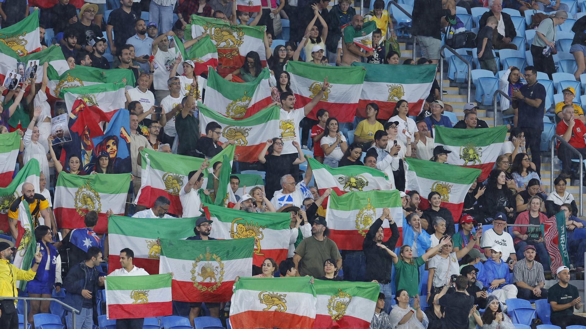 WM-News: FIFA darf historische Iran-Flagge verbieten