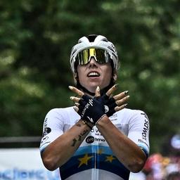 Niederlandes Lorena Wiebes bejubelt ihren Gewinn der 3. Etappe der Tour de France Femmes