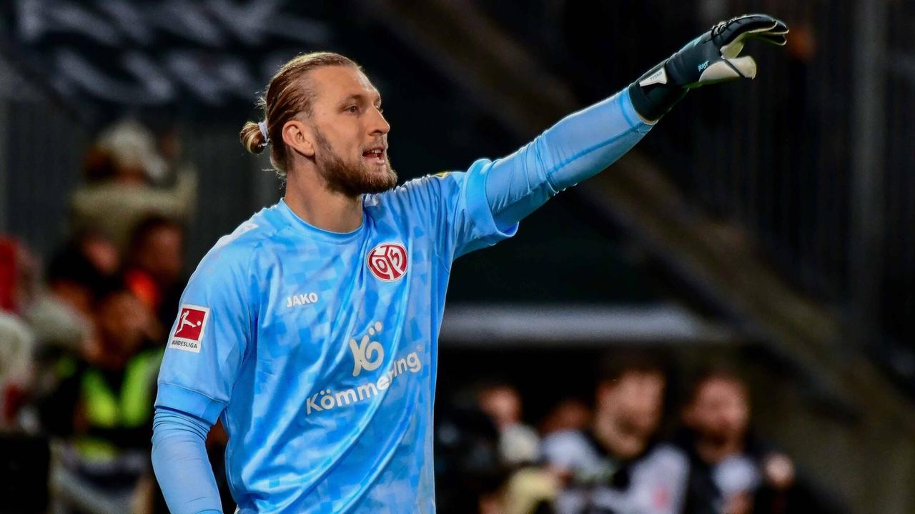 Robin Zentner von Mainz 05 | IMAGO, IMAGO / Oliver Ruhnke