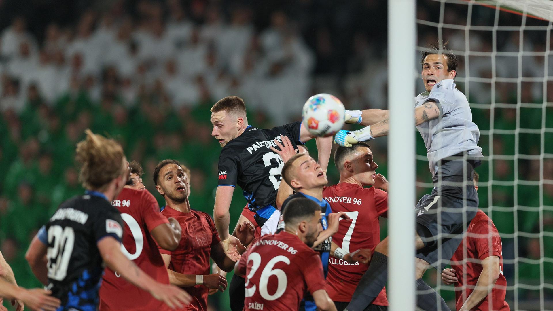 Später Ausgleich: Hannover wahrt Aufstiegschance gegen Paderborn