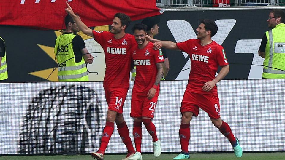 Jonas Hector jubelt mit Leonard Bittencourt über sein Tor | dpa/Peter Steffen Jonas Hector jubelt mit Leonard Bittencourt über sein Tor