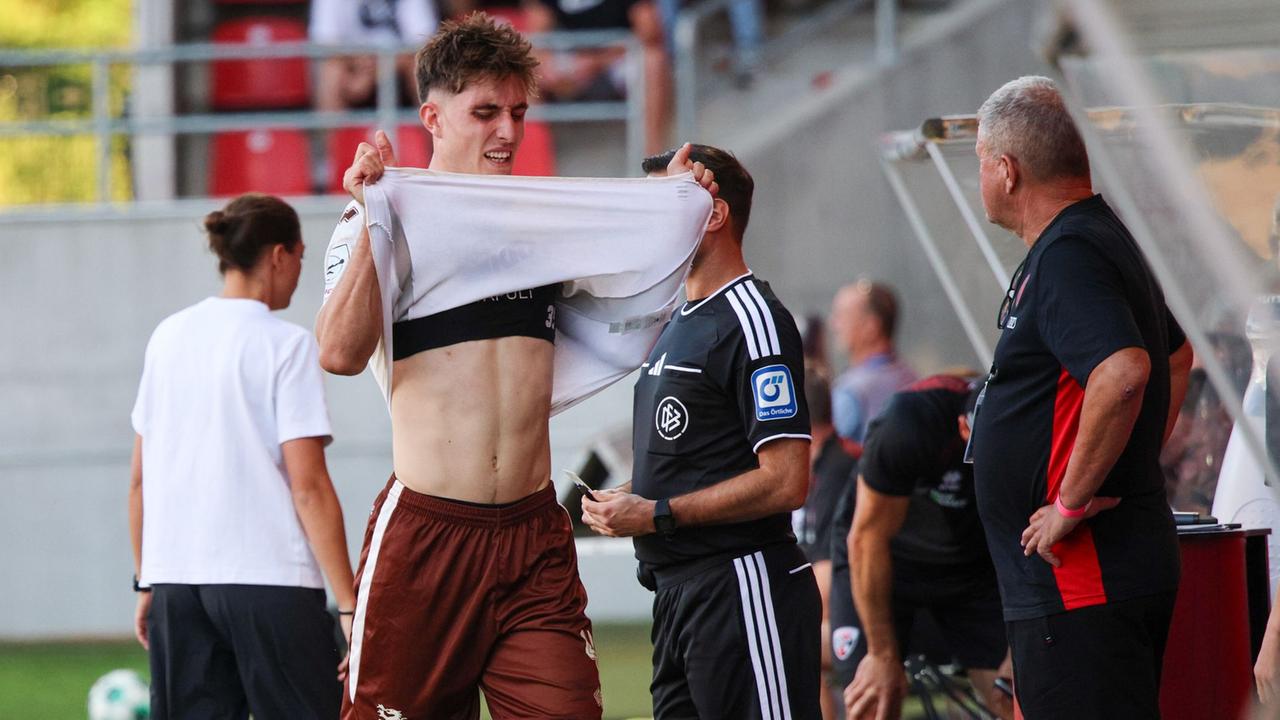 Rote Karte, dann der Totalzusammenbruch — photo: Sportschau Fußball