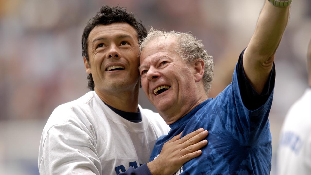2004-HSV-Kult-Masseur-Hermann-Rieger-verabschiedet-sich