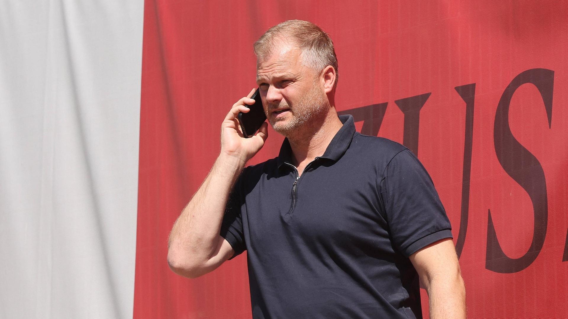 Der VfB Stuttgart hat den Vertrag mit Vorstand Sport Fabian Wohlgemuth vorzeitig bis 2029 verlängert | IMAGO, Pressefoto Baumann