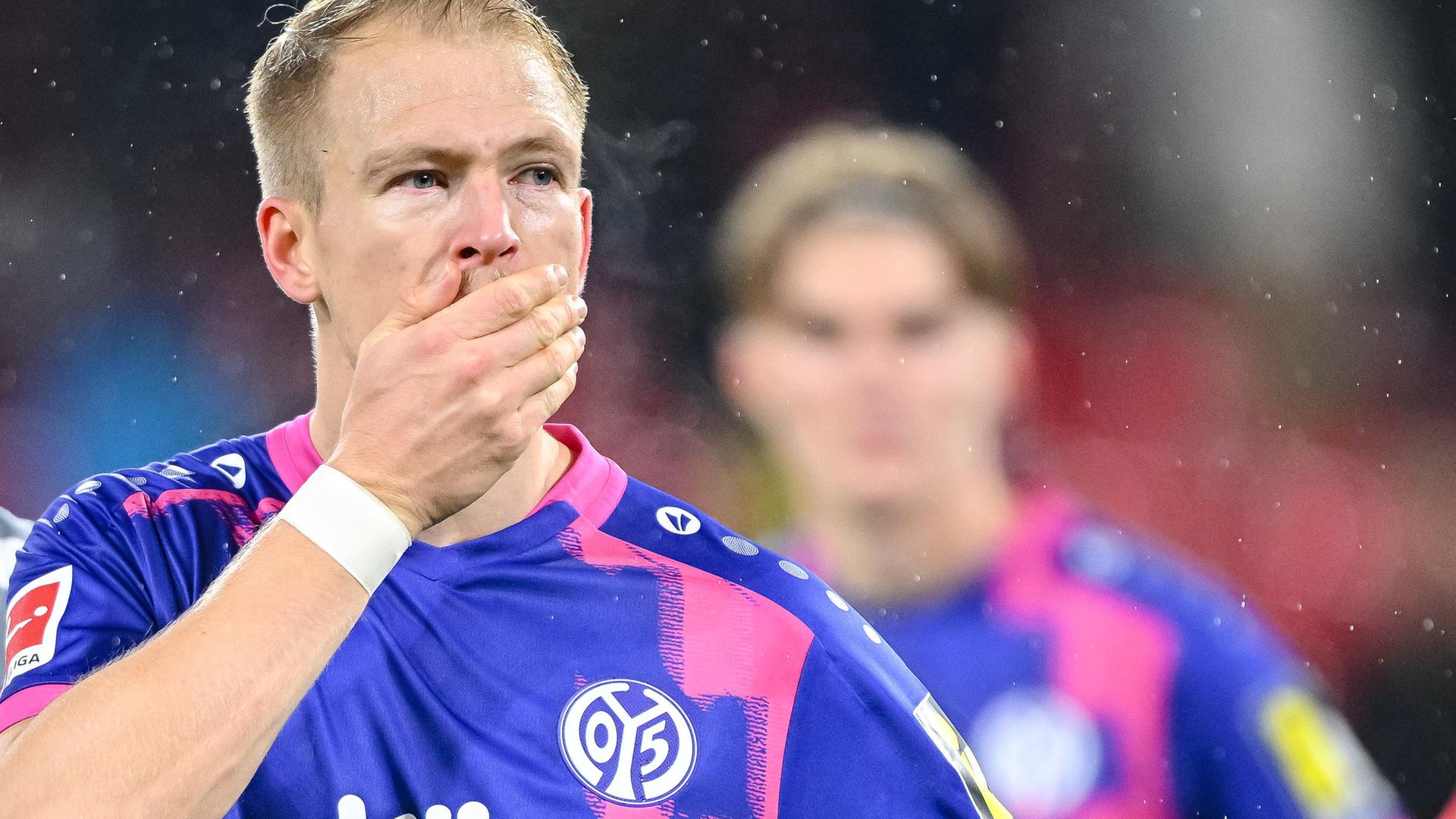 Andreas Hanche-Olsen (1. FSV Mainz 05) ist enttÃ¤uscht | dpa / Harry Langer