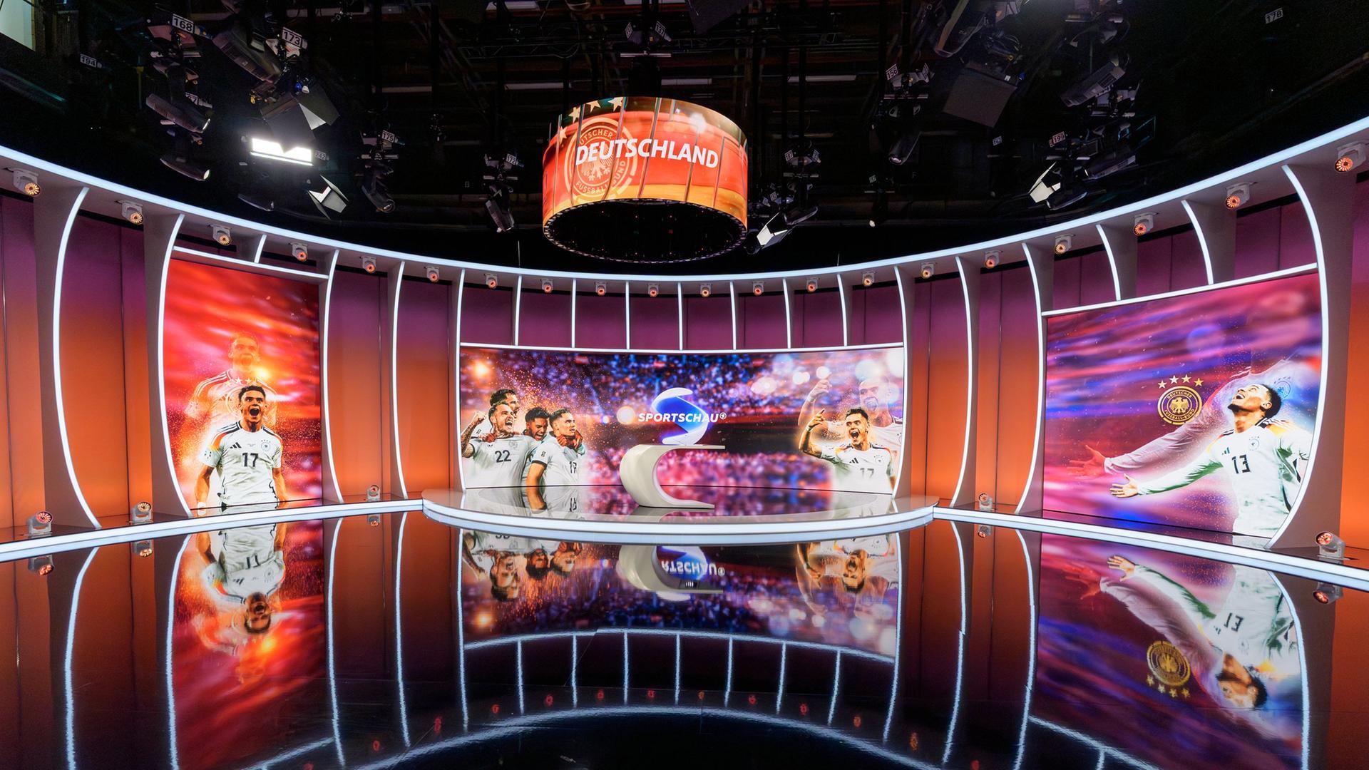 Stadion-Atmosphäre im neuen Sportschau-Studio