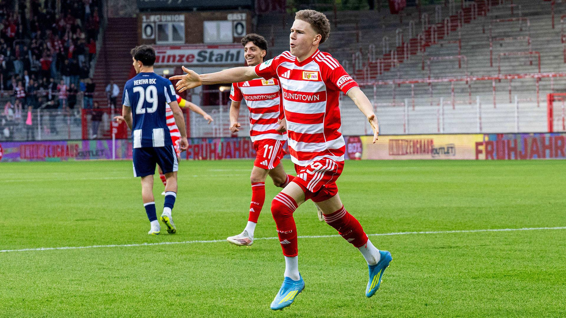 Linus Güther bejubelt einen Treffer für den 1. FC Union im Pokal-Halbfinale gegen Hertha BSC. / imago images/Matthias Koch | imago images/Matthias Koch