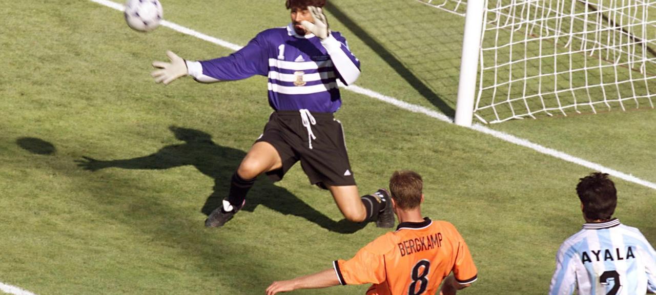 Tor des Monats Juni 1998, Dennis Bergkamp | imago Tor des Monats Juni 1998, Dennis Bergkamp