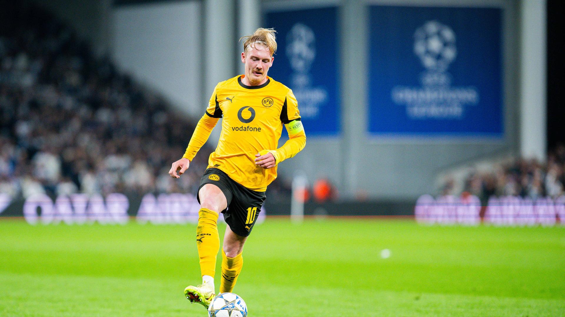 Mittelfeldspieler Julian Brandt von Borussia Dortmund. | IMAGO / Noah Wedel