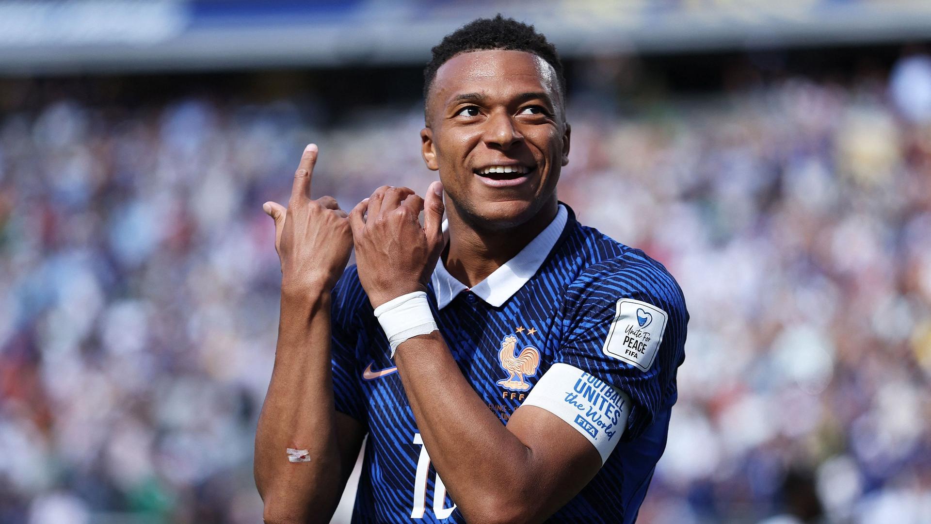 Kylian Mbappé jubelt nach einem Treffer gegen Senegal