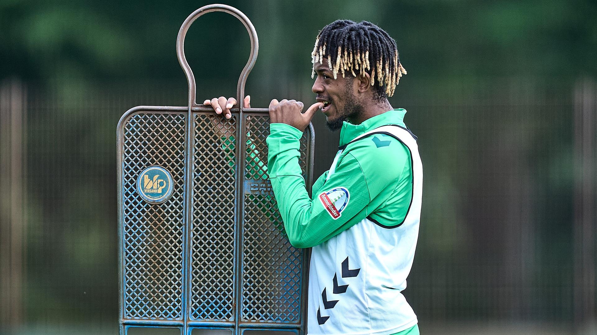 Transferfenster in der Bundesliga: Werder Bremen stellt zwei Spieler frei sucht nach neuen
