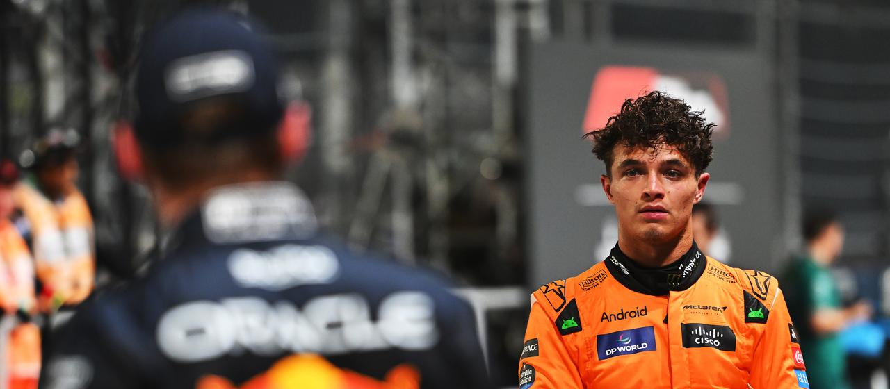 McLarens Lando Norris und Max Verstappen vom Team Red Bull schauen sich in die Augen
